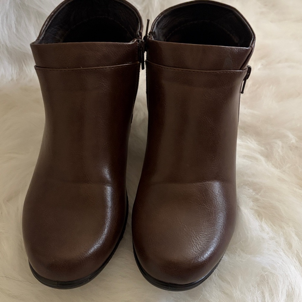 Aerocushion Brown Ankle Boots